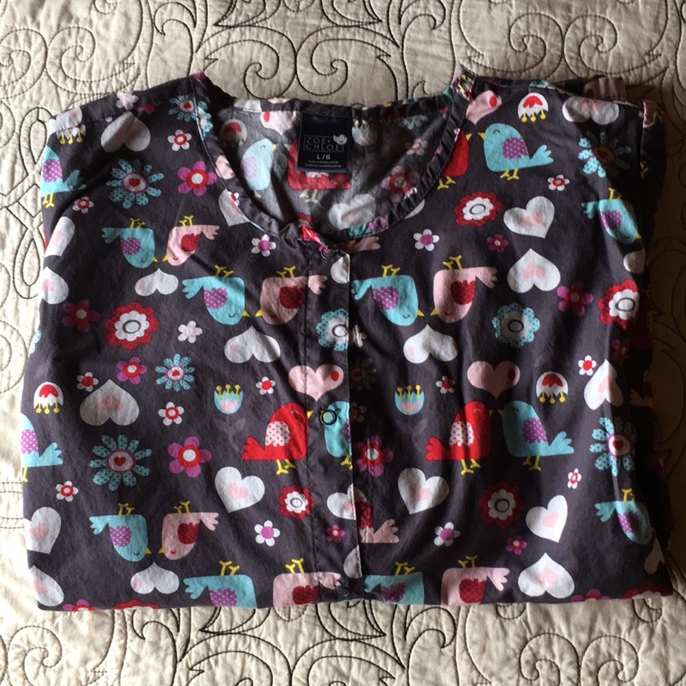 Adorable Zoe+Chloe long sleeve scrub top
